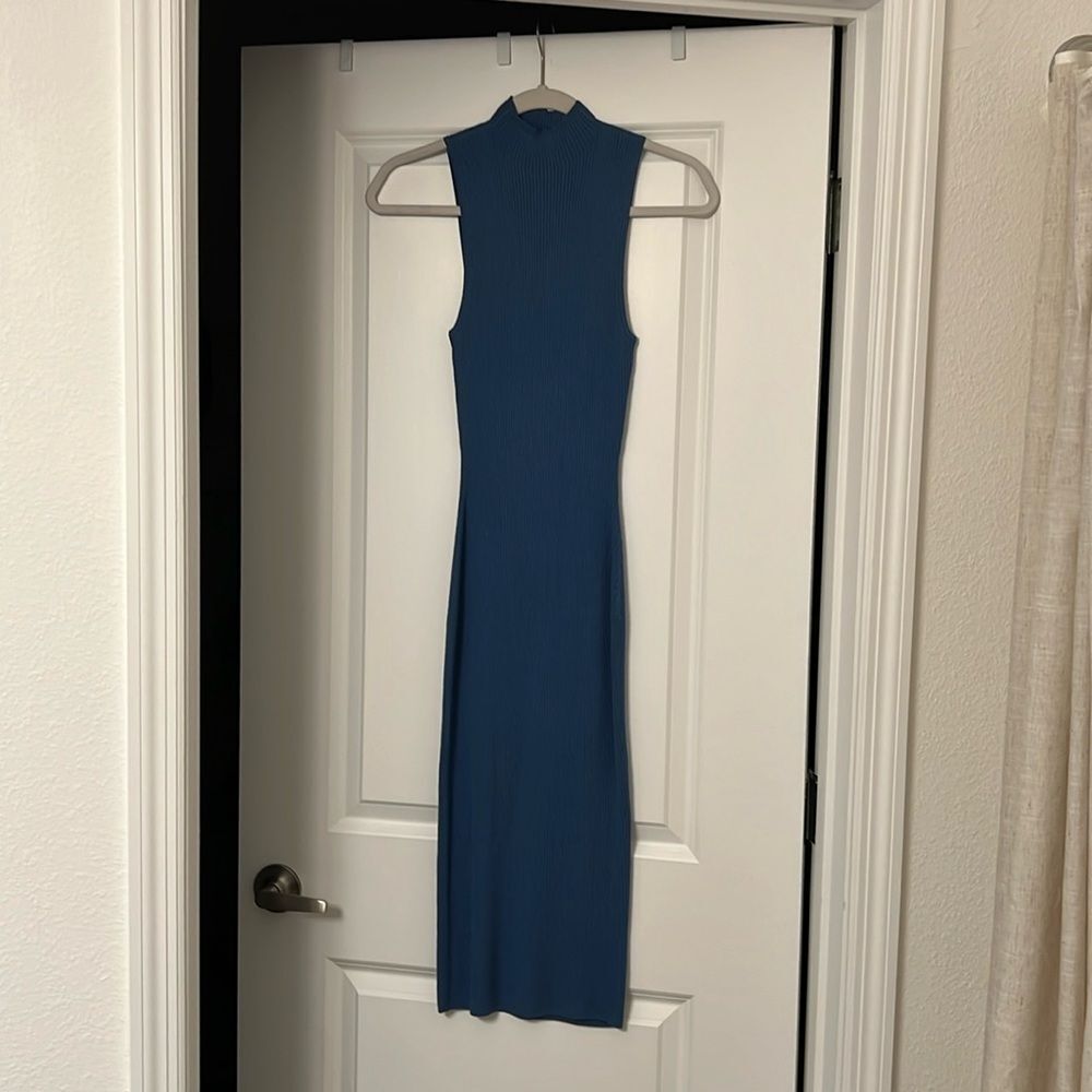 Aritizia bodycon ribbed midi dress